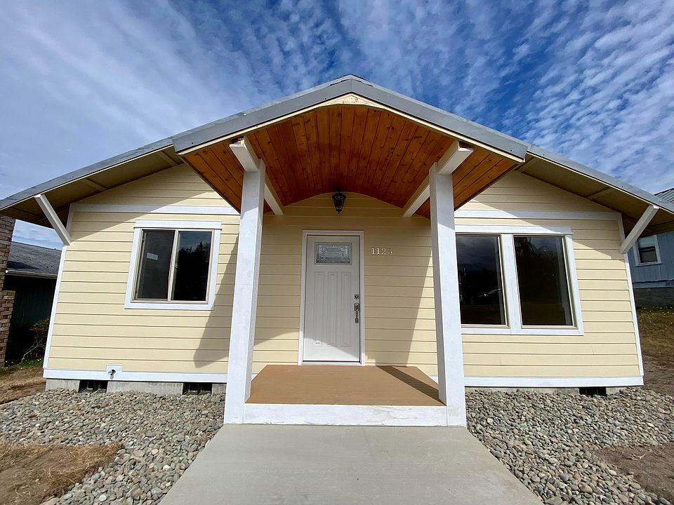 Completely remodeled in 2022: new paint, new appliances, new doors, new roof-new everything!