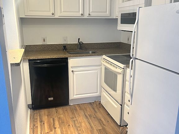 2nd image of 2555 N Alafaya Trl #1-108