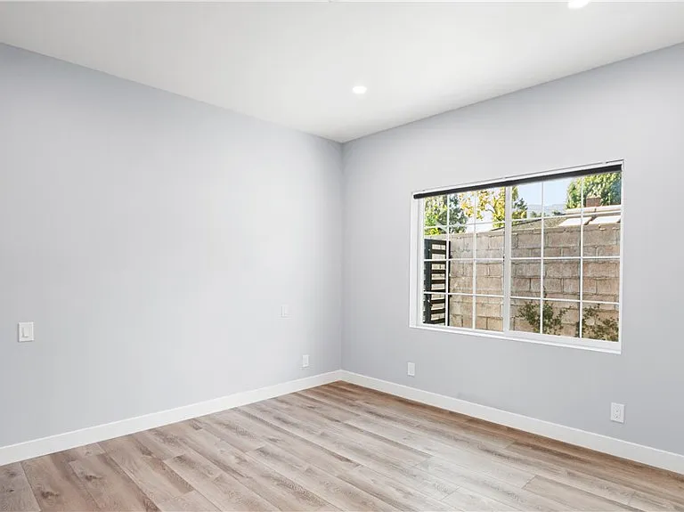 727 E Myrtle Ave #B — Photo 14