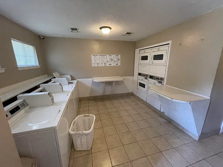 2700 Sunny Ln #12 — Photo 3