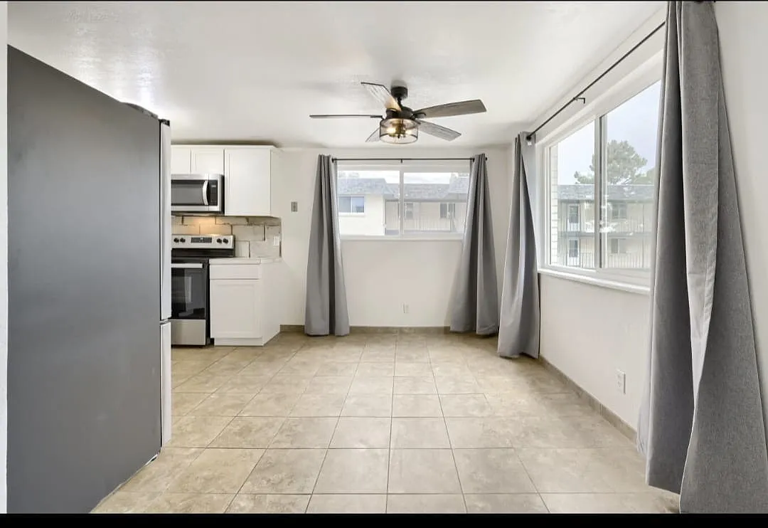 3 bed, 1000 sqft, $2,000 — Photo 3