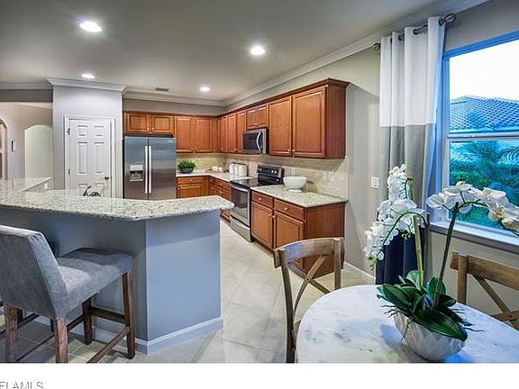 4th image of 10241 Glastonbury Cir #102