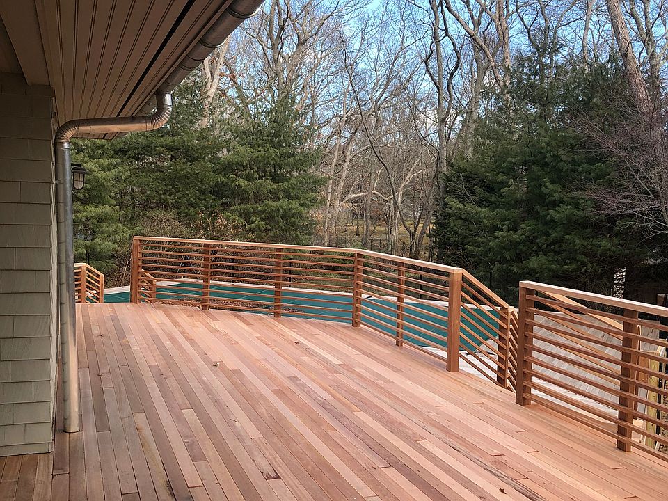 1st image of 557 Montauk Hwy