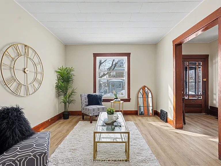 51 McGill St N — Photo 3