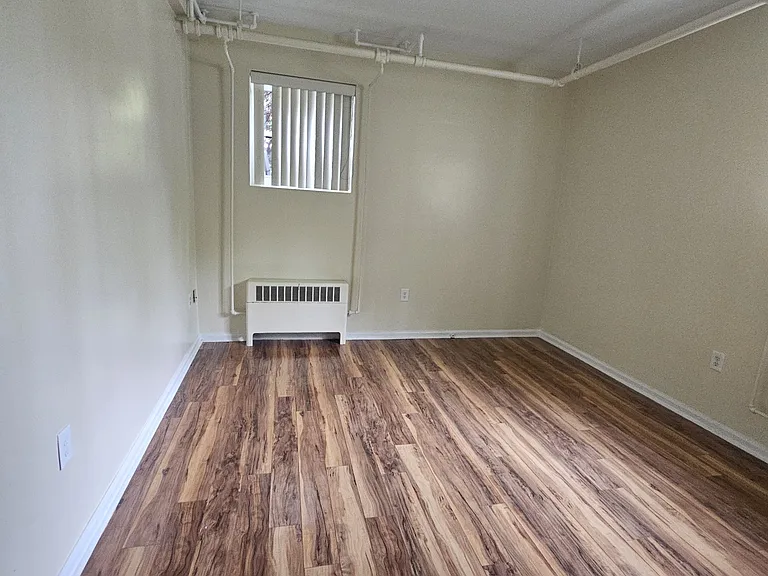 570 Whitney Ave #S2 — Photo 4