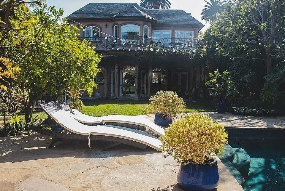 1st image of 601 Marguerita Ave