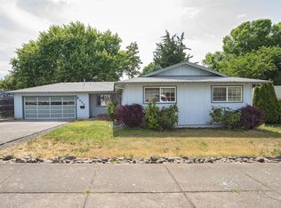 955 Crest Dr, Central Pt, OR