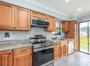 323 Gill Ln BLDG 12 #12R, Woodbridge Twp., NJ 08830