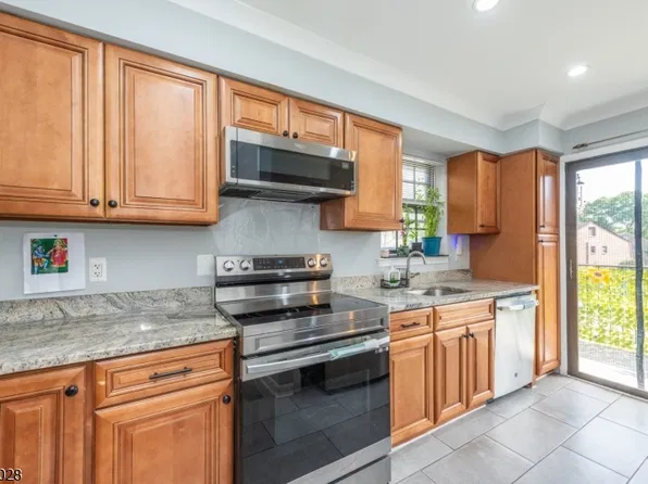 323 Gill Ln BLDG 12 #12R, Woodbridge Twp., NJ 08830