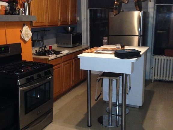 3rd image of 387 12th St #3