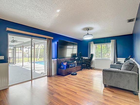 5th image of 20279 Blaine Avenue
