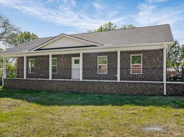 1316 River Dr, Celina, TN 38551