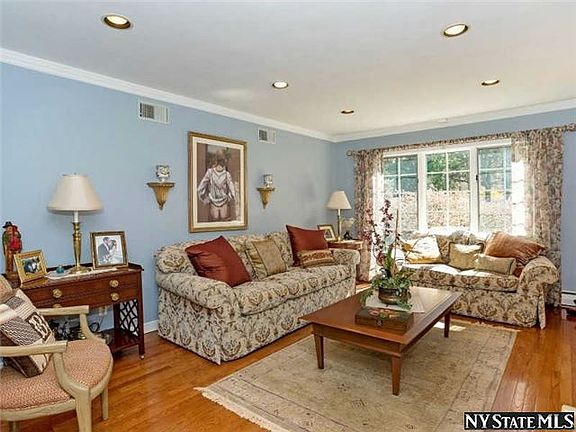 5th image of 27 Kingswood Dr