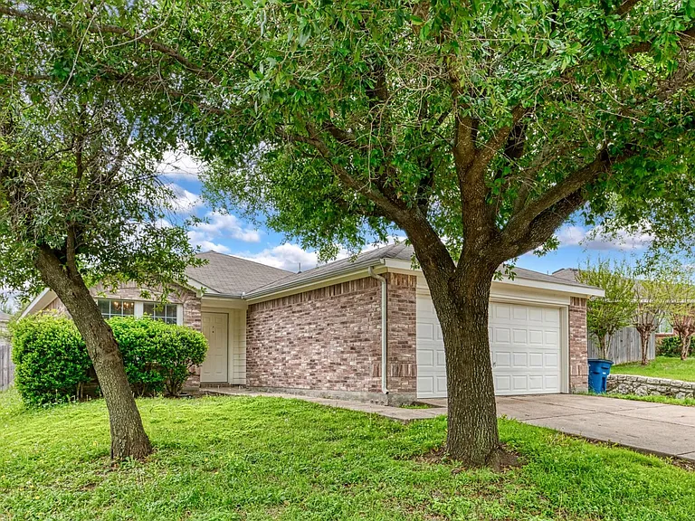 1514 Cover Dr — Photo 2