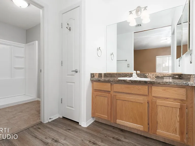 553 Emperor Ln — Photo 19