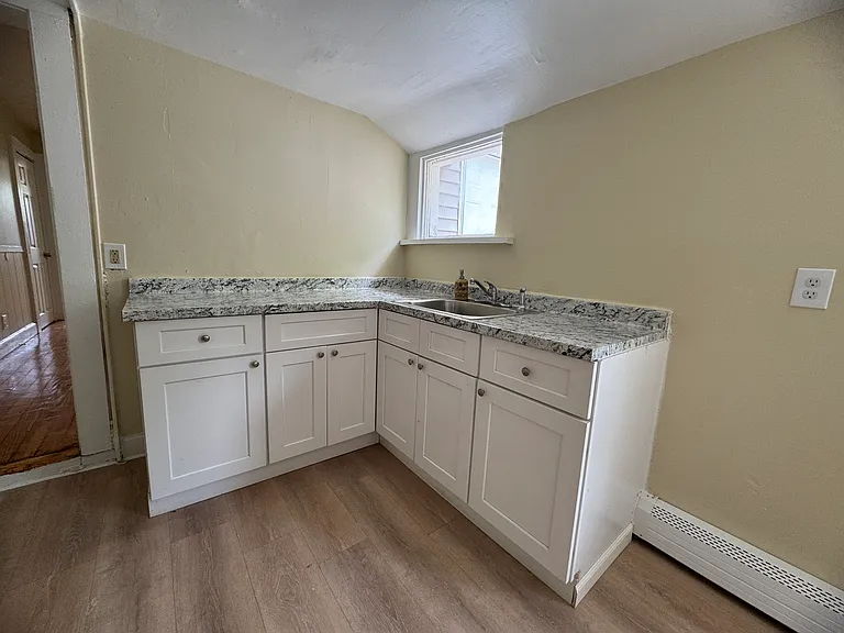 21 Prince Ave #C — Photo 2