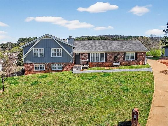 2nd image of 3 Berkshire Ln NE