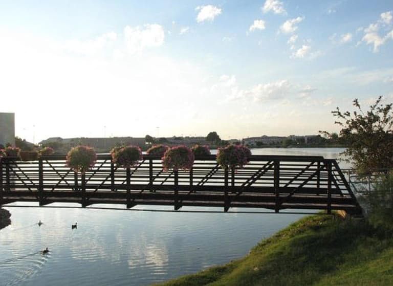 1st image of 3986 Lakeside Dr