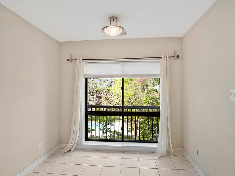 302 Hilltop Ln #K — Photo 8