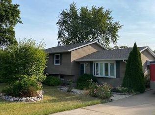 3219 29th St, Bettendorf, IA 52722