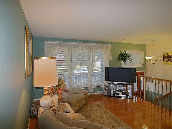 3rd image of 4674 Gatesbury Dr