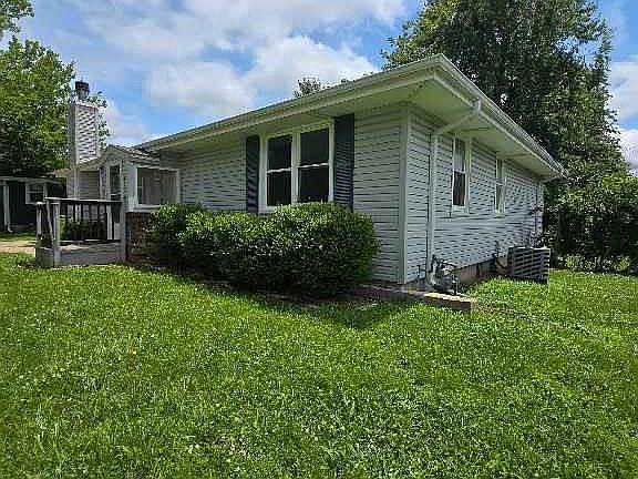 2nd image of 109 E Joy St