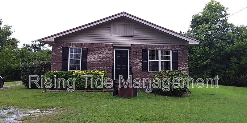 4 bed, 2.0 bath, 1717 sqft, $1,615 — Photo 1