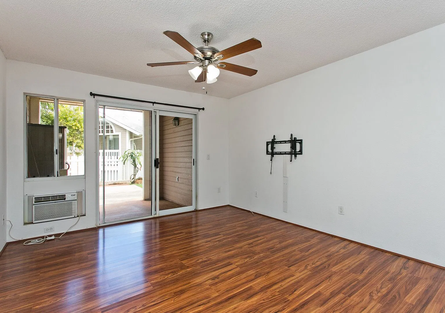Mahi Ko at Waikele - 2 Bedroom, 2 Bathroom, 2 Parking w/Fenced Yard — Photo 3