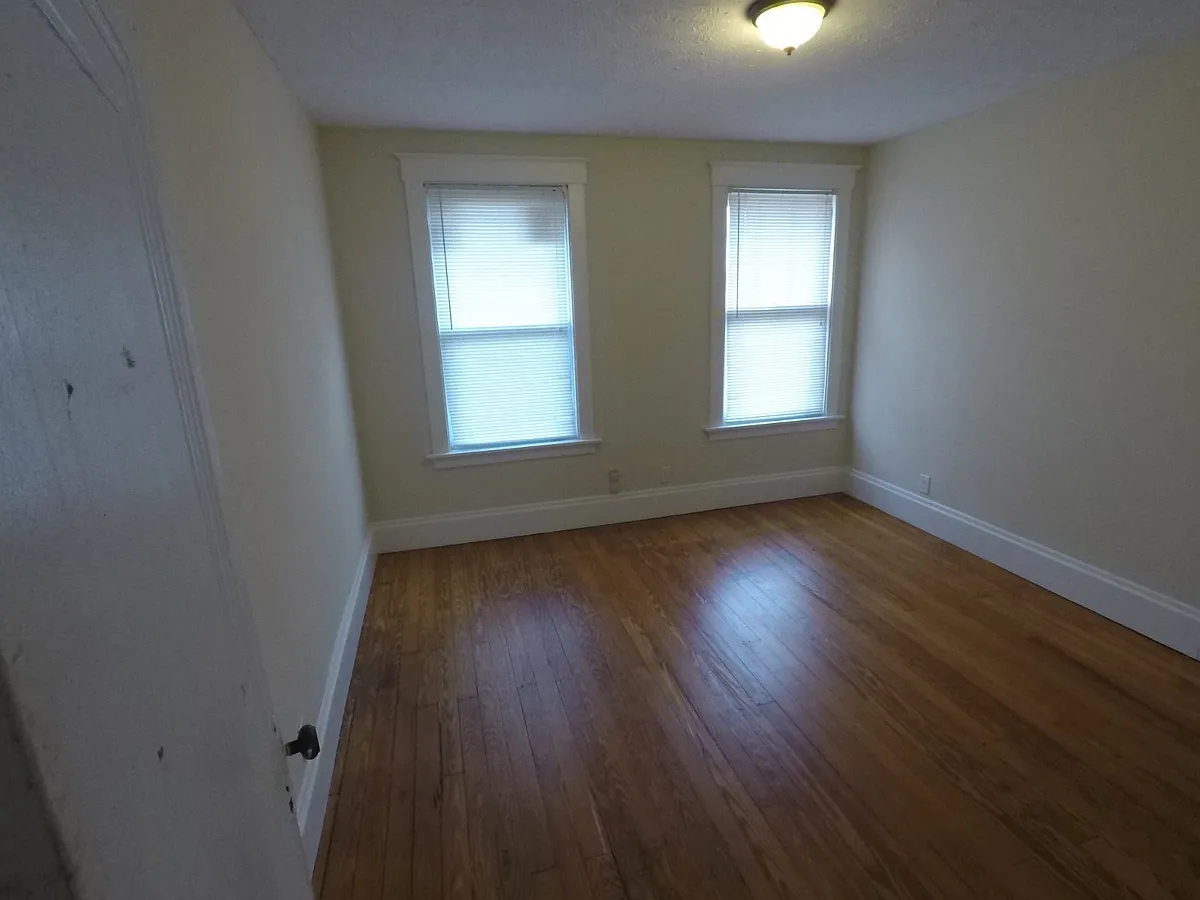 Building Photo - 6119 Gladys Ave #2