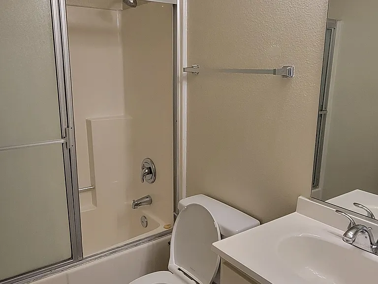 1002 N Sanborn Ave #205 — Photo 8