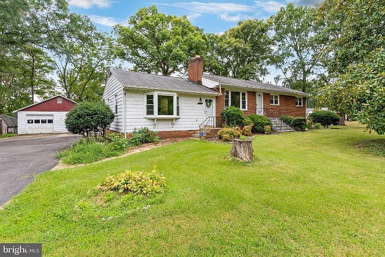 1st image of 7017 Forest View Dr