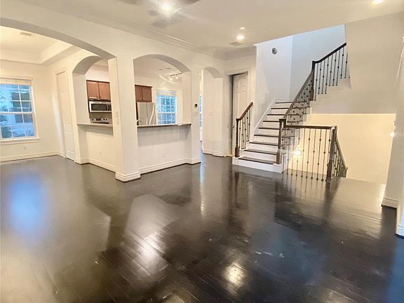 3rd image of 2723 Sherwin St