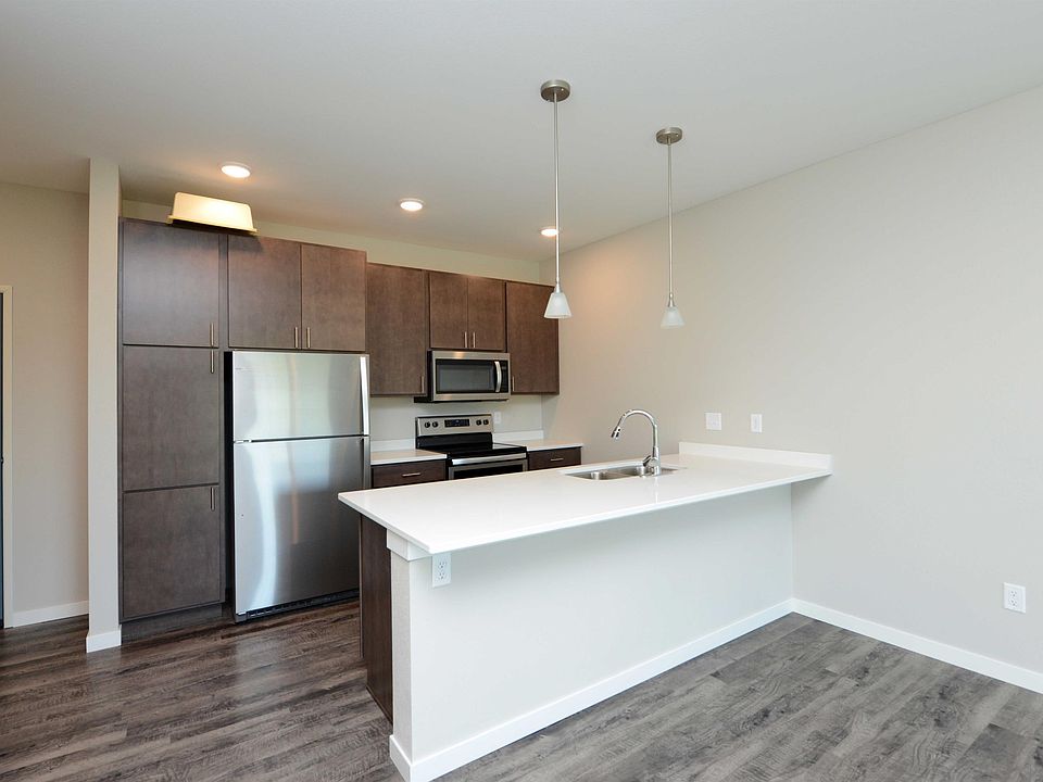 1st image of 914 15th St N #301