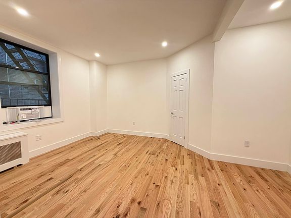 3rd image of 265 W 81st St #3X