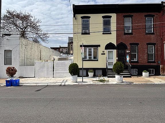 2nd image of 2608-2610 N Fairhill St