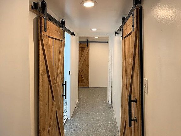 Bath, laundryroom, storage
