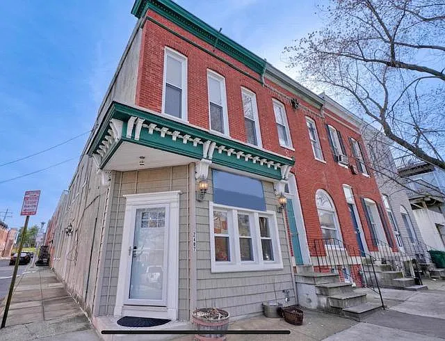 3 bed, 1.5 bath, 1890 sqft, $2,350 — Photo 3