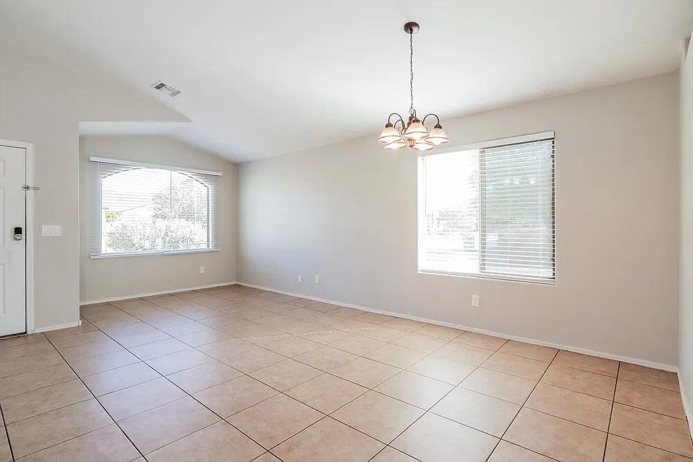 4 bed, 2.0 bath, 1873 sqft, $2,045 — Photo 4