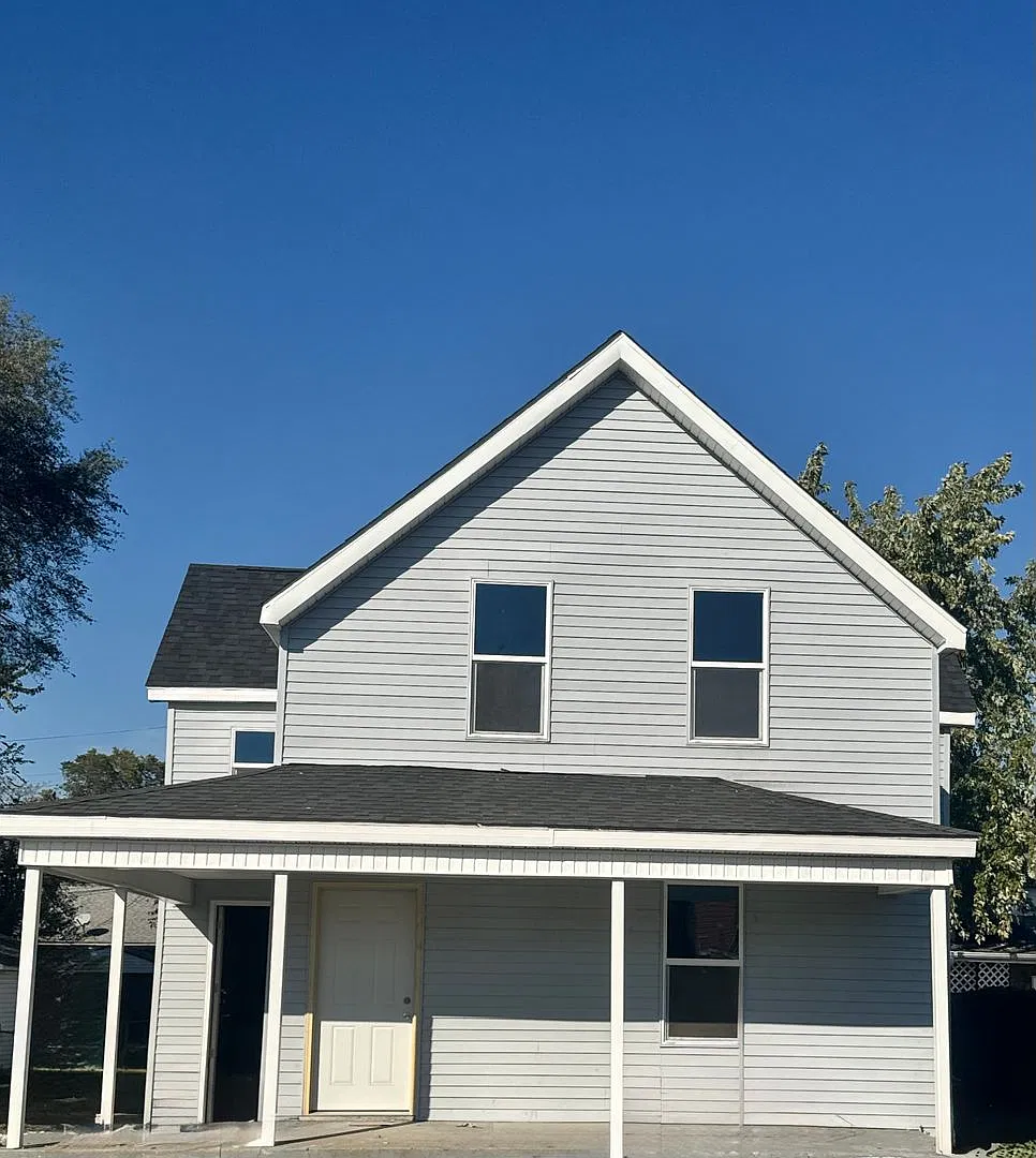 1826 Wilson Street — Photo 2