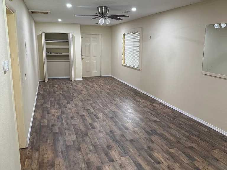 517 W Polk St — Photo 14