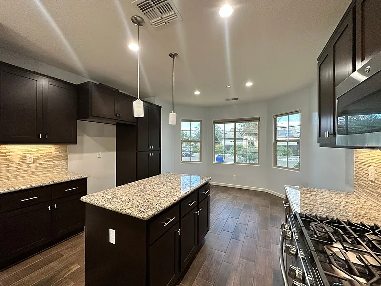 1725 N Silvervale St — Photo 23