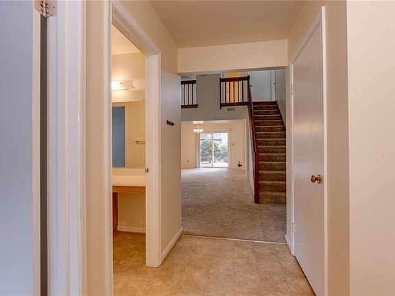 4th image of 216 Ashridge Ln
