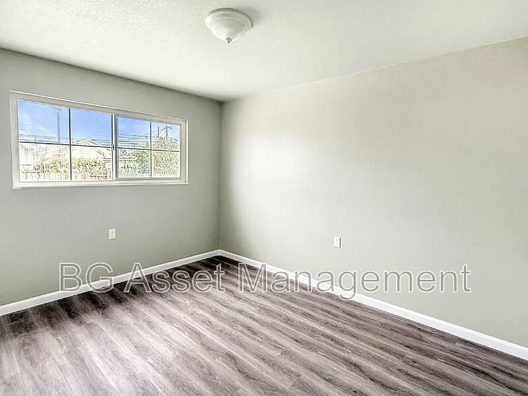 1755 Emeric Ave — Photo 4
