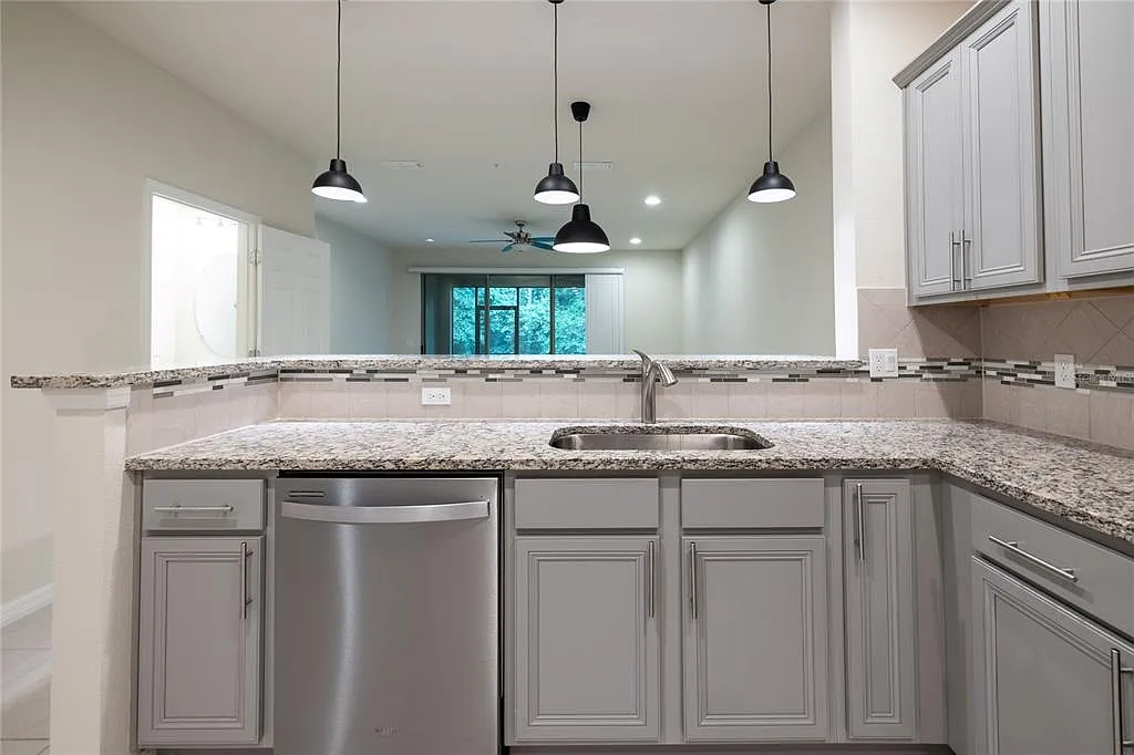 3 bed, 2.5 bath, 1708 sqft, $2,350 — Photo 4