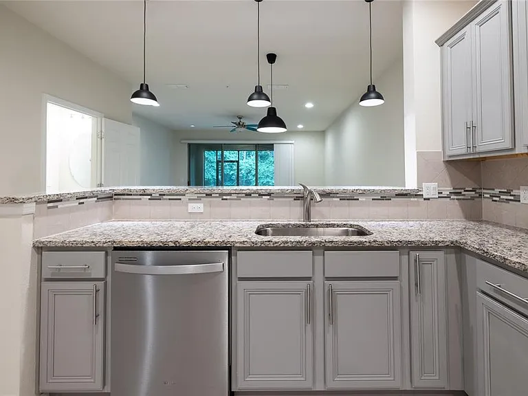 1280 Pavia Dr — Photo 4
