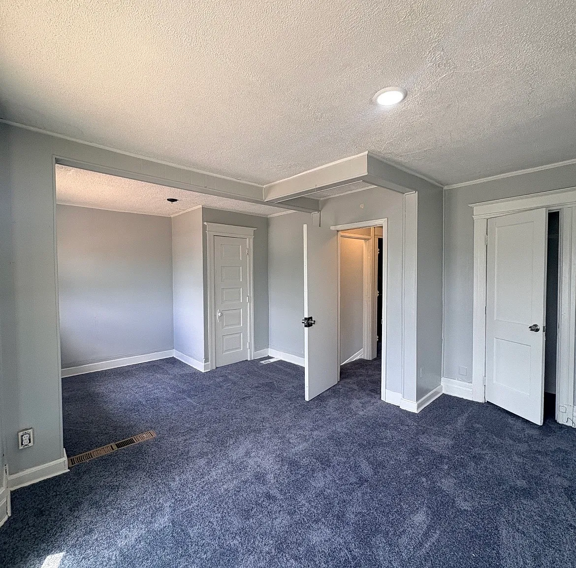 3 bed, 1300 sqft, $1,400 — Photo 3