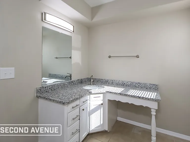 2616 NE Success St — Photo 7