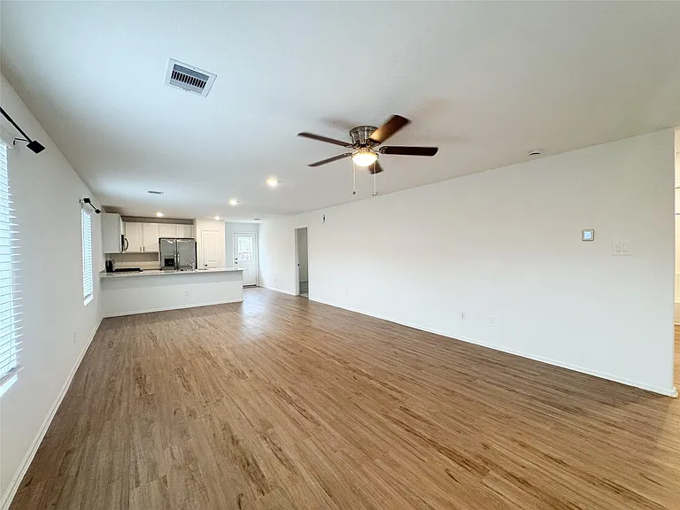 1411 Las Cuevas Dr — Photo 6