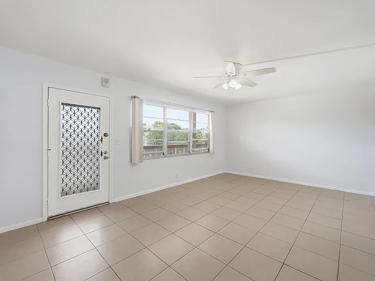 2401 Antigua Cir #J3 — Photo 17