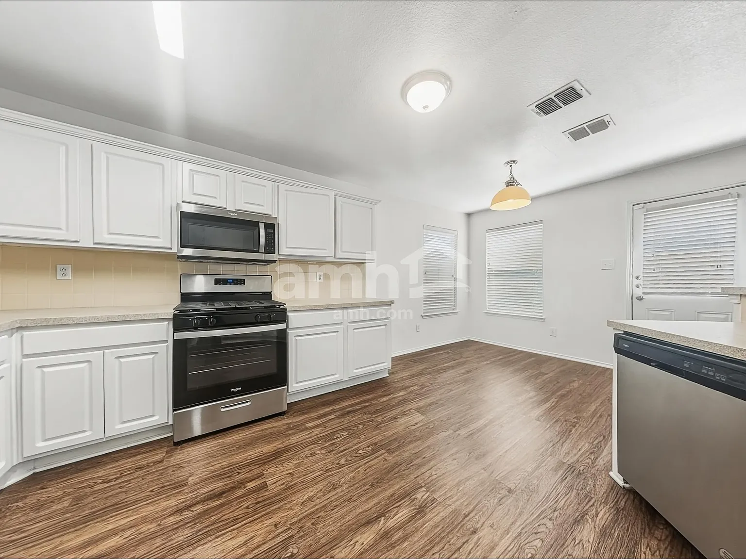 4 bed, 2.5 bath, 2639 sqft, $2,450 — Photo 4